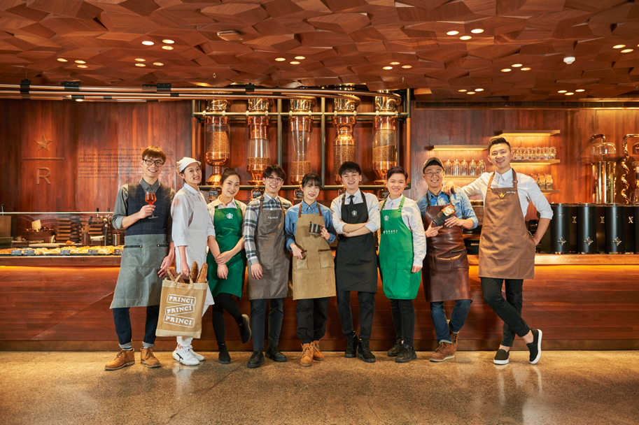 Different Aprons Signifies Diversified Devemlopment in Starbucks